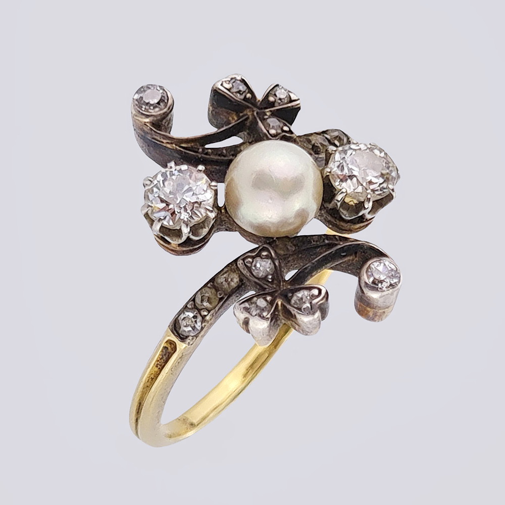 Кольцо с бриллиантами старой огранки и культивированным жемчугом