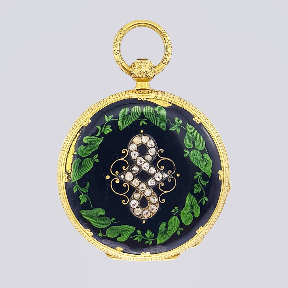 Часы-кулон с зеленой эмалью