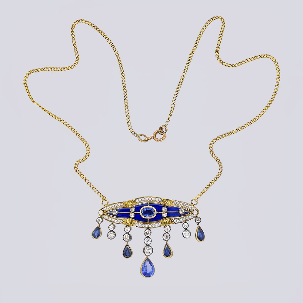 Золотое колье с синей гильошированной эмалью в бриллиантах, сапфирах и жемчуге