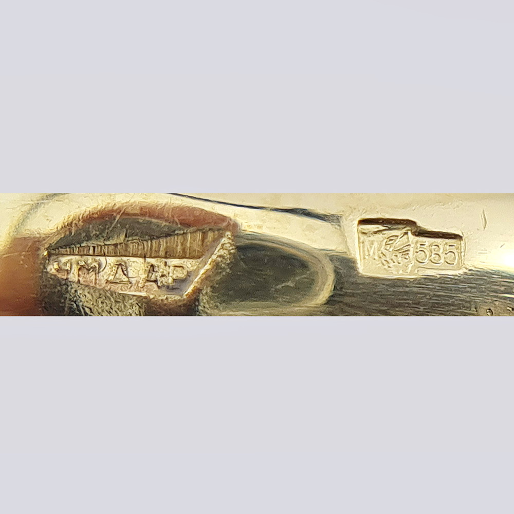 Кольцо с аметистом и цаворитами из золота 585 пробы
