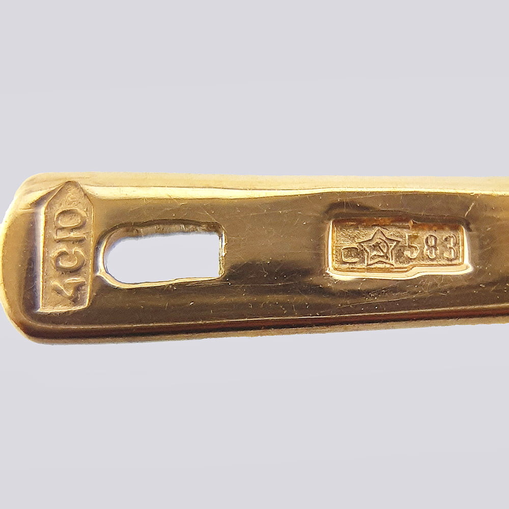 Комплект золотой кольцо и серьги с якутскими бриллиантами 