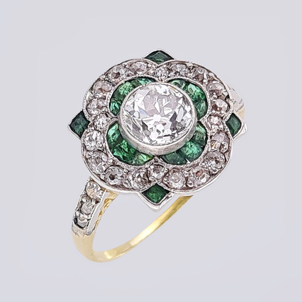 Кольцо в стиле Арт-деко с бриллиантами и изумрудами