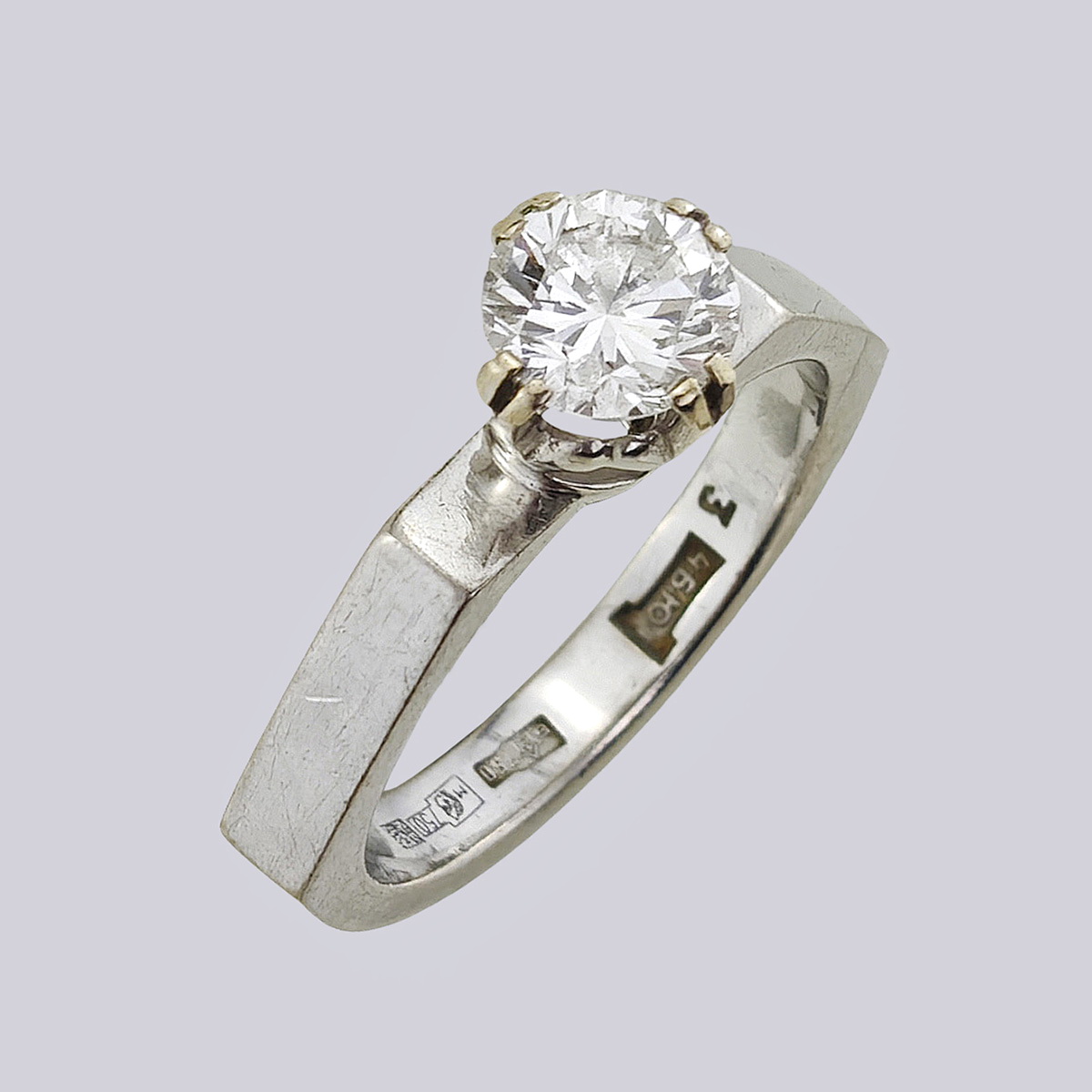 Кольцо из золота 750-й пробы с бриллиантом современной огранки