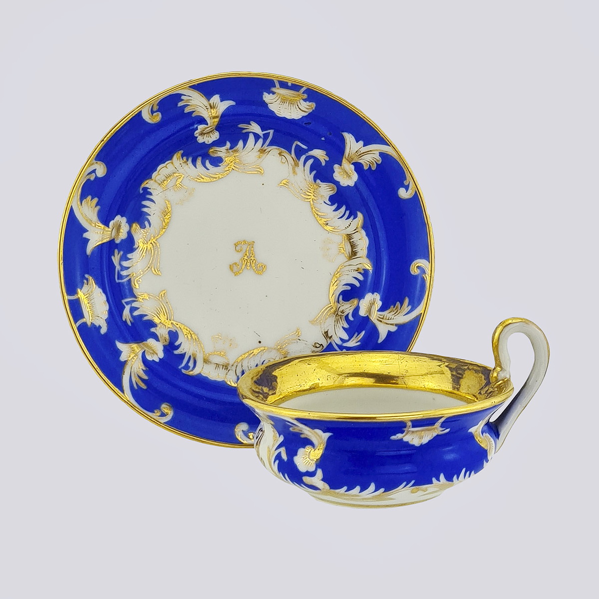 Шоколадная пара синего покрытия с золотом (Завод В.Д. Сабанина, фарфор, 19 век)