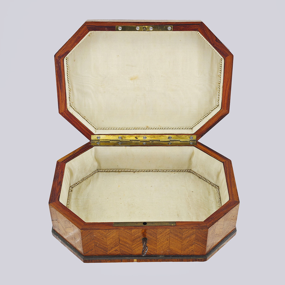 Шкатулка из розового дерева и перламутра с марокканским орнаментом 