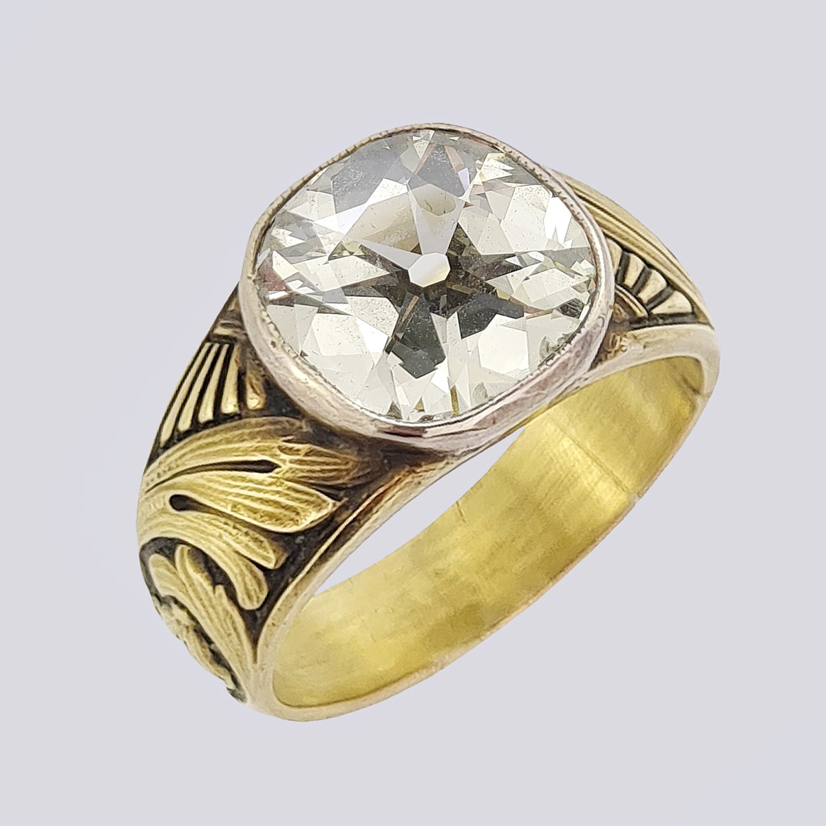 Золотое кольцо 500 пробы с крупным бриллиантом старой огранки