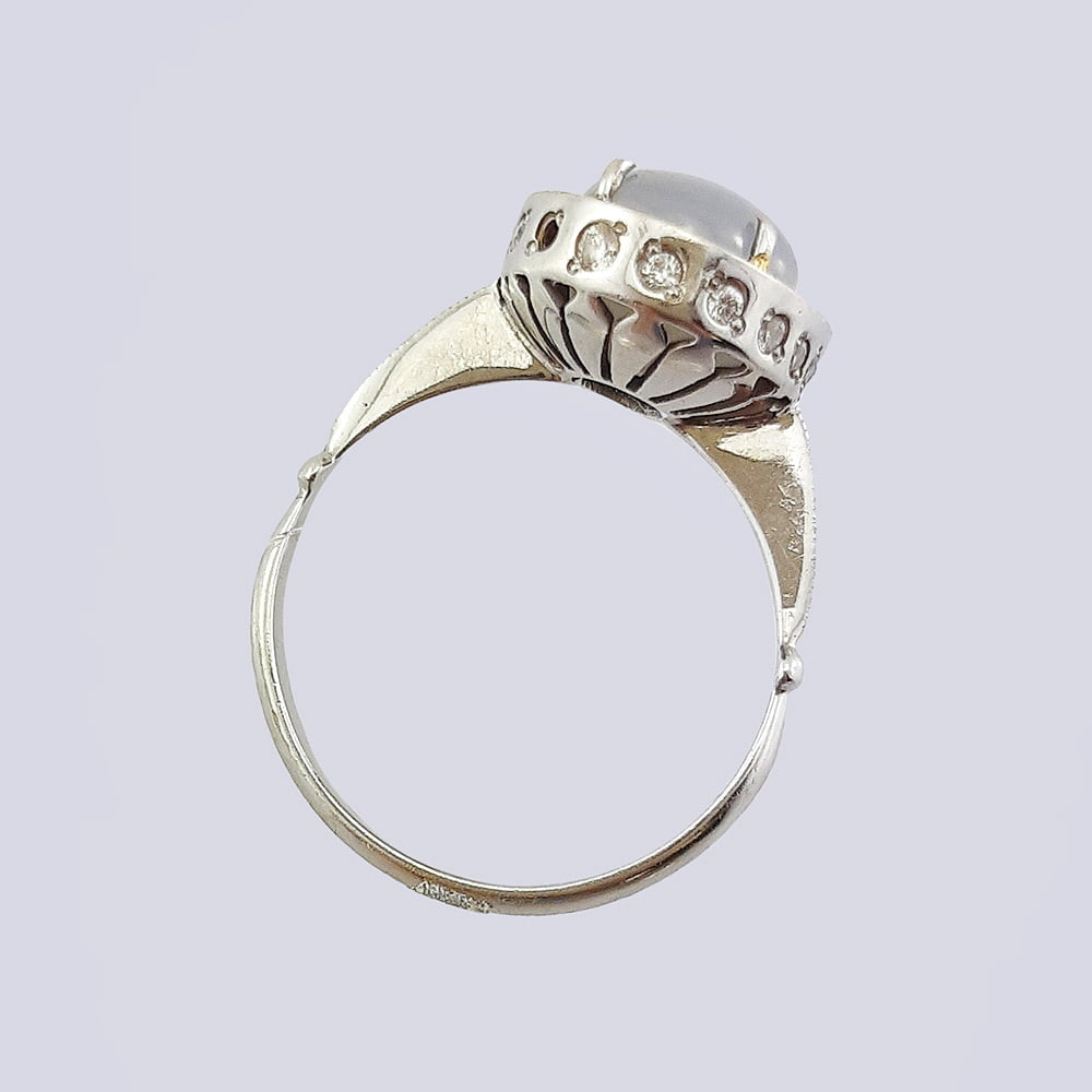 Авторское кольцо со звездчатым сапфиром из золота 750 пробы
