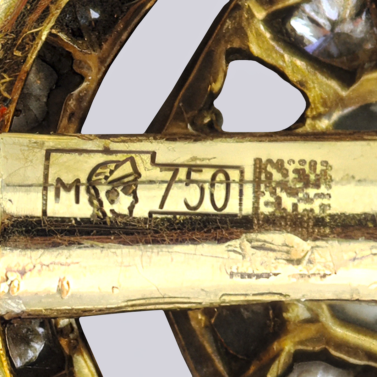 Брошь белого и желтого золота 750 пробы с бриллиантами 