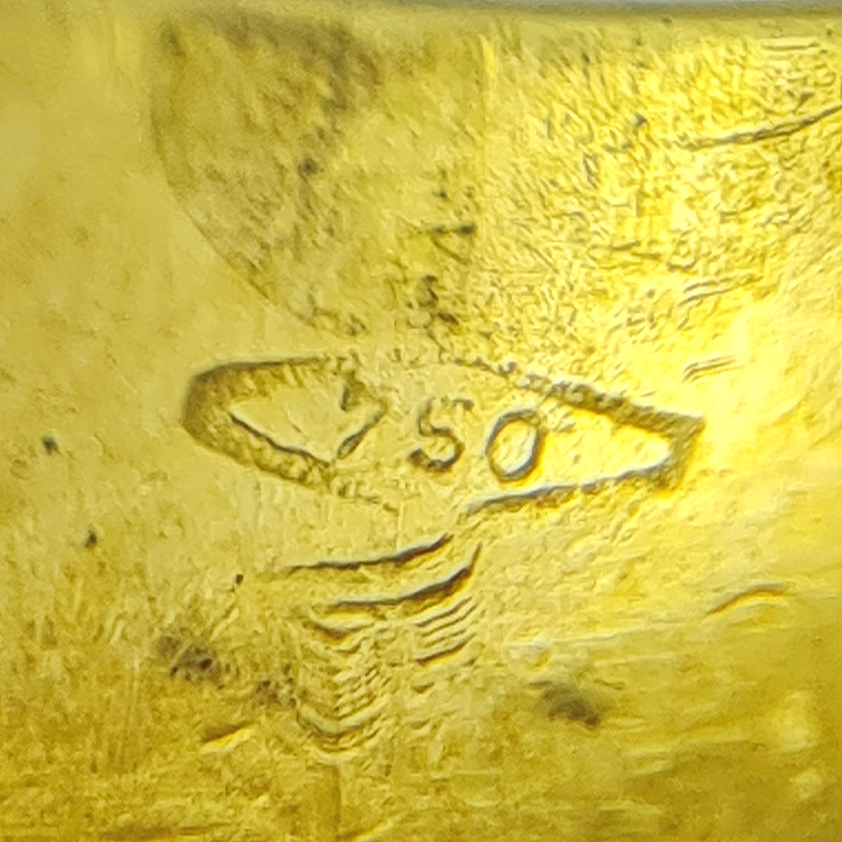 Кольцо золотое 750 пробы с бриллиантами и изумрудом природным