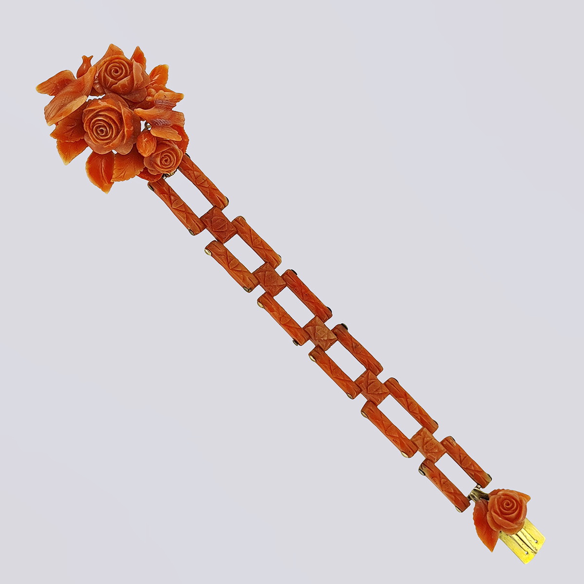 Браслет из резного коралла "Голуби" первая половина 19 века 