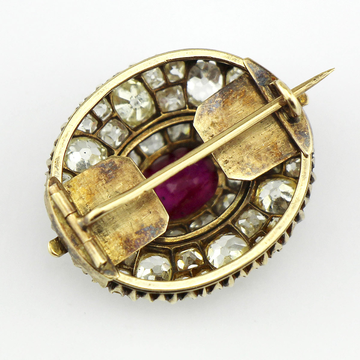 Овальная брошь с рубином и бриллиантами из золота 56 пробы 19 века