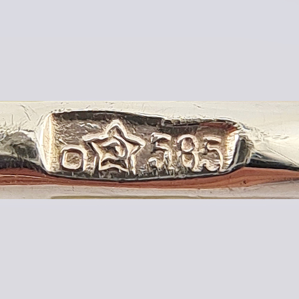 Кольцо периода СССР с родолитом и бриллиантами из золота 585 пробы