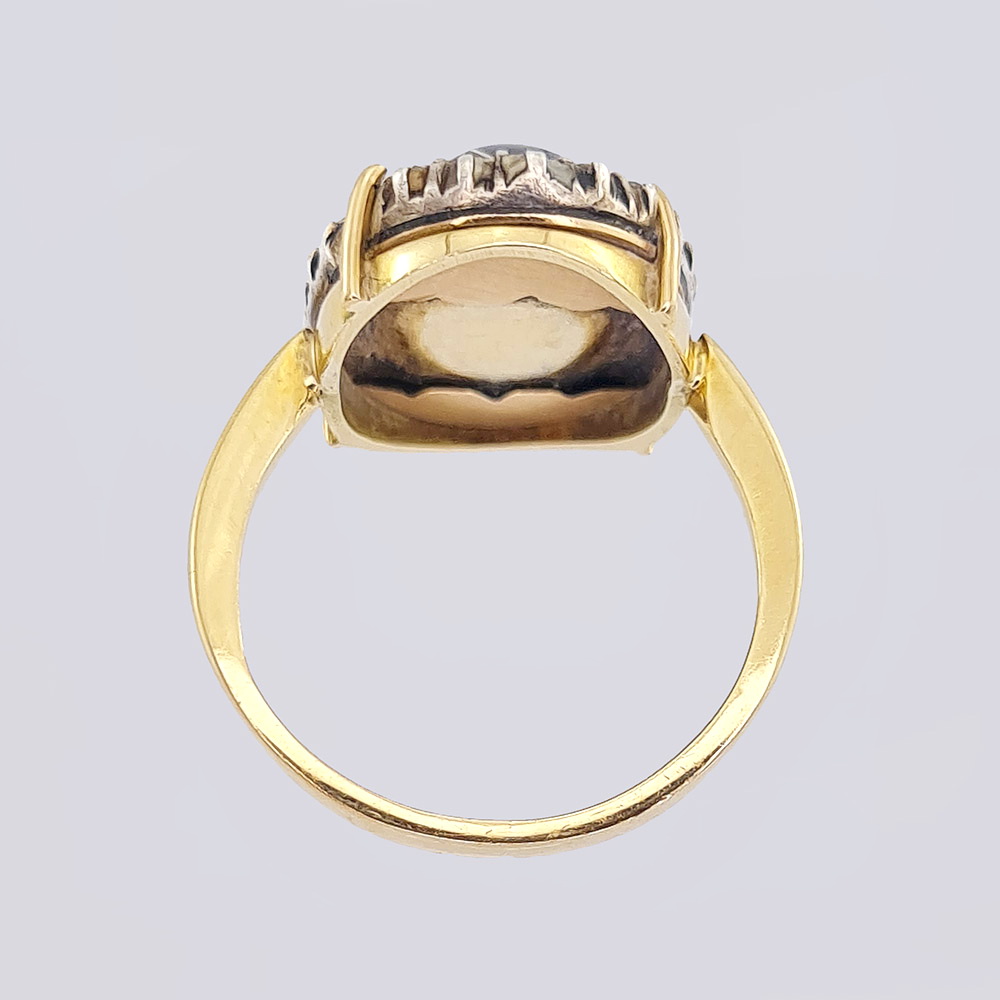 Золотое кольцо с гранатом и алмазами