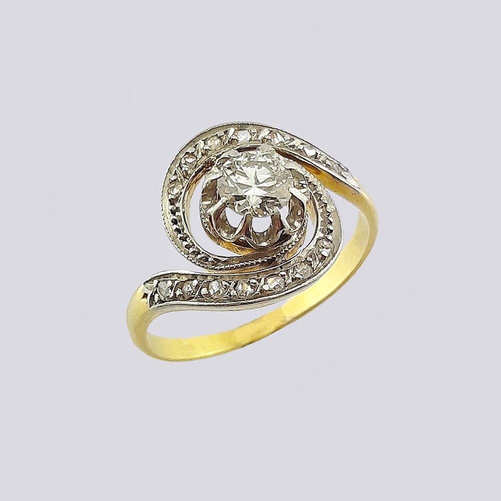 Французское золотое кольцо «Спираль» с бриллиантами и алмазами