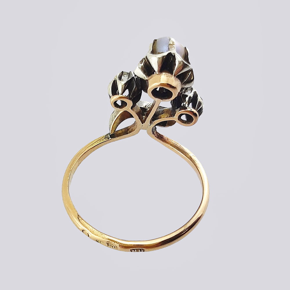 Золотое кольцо в стиле модерн с натуральной морской жемчужиной