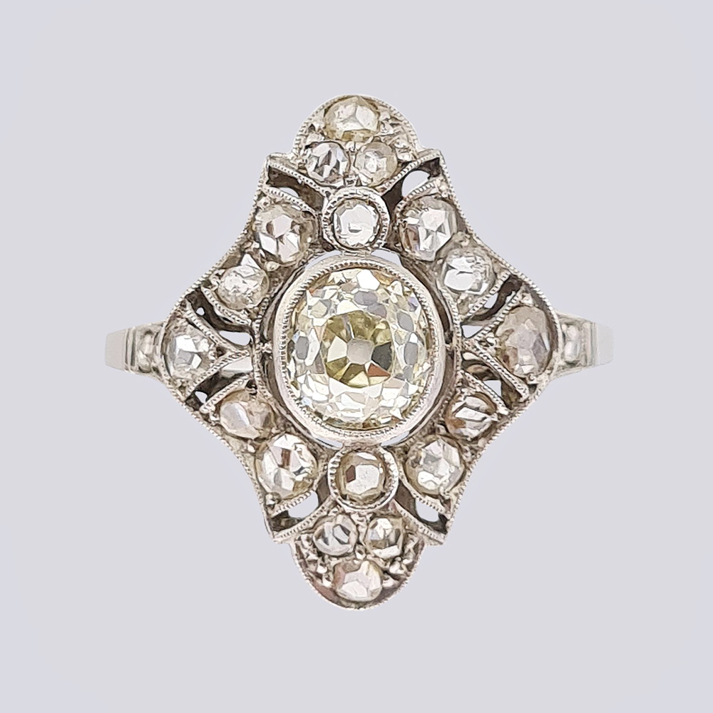 Золотое кольцо с бриллиантами старой огранки и алмазами