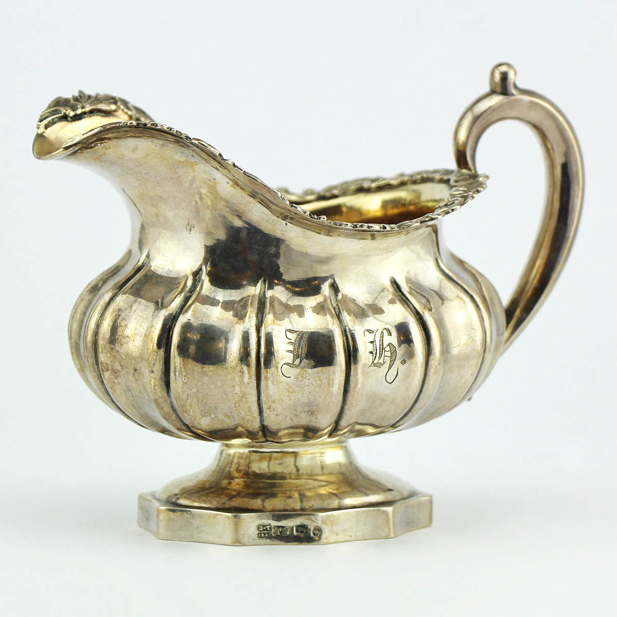 Молочник с орнаментом из серебра 84 пробы 19 века