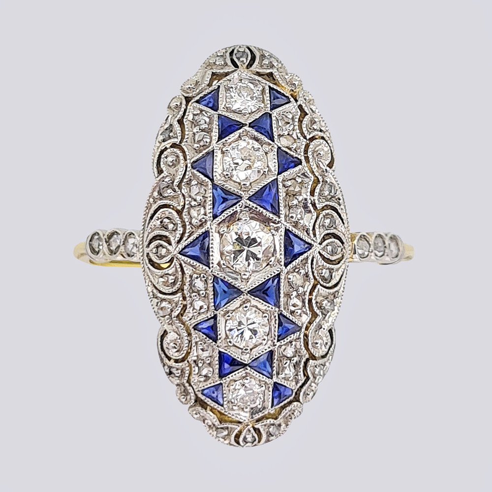 Кольцо из золота 585-й пробы с бриллиантами и вставками синего цвета