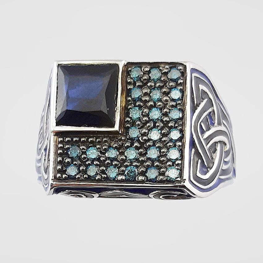 Авторский перстень с сапфиром и голубыми бриллиантами из белого золота 750 пробы