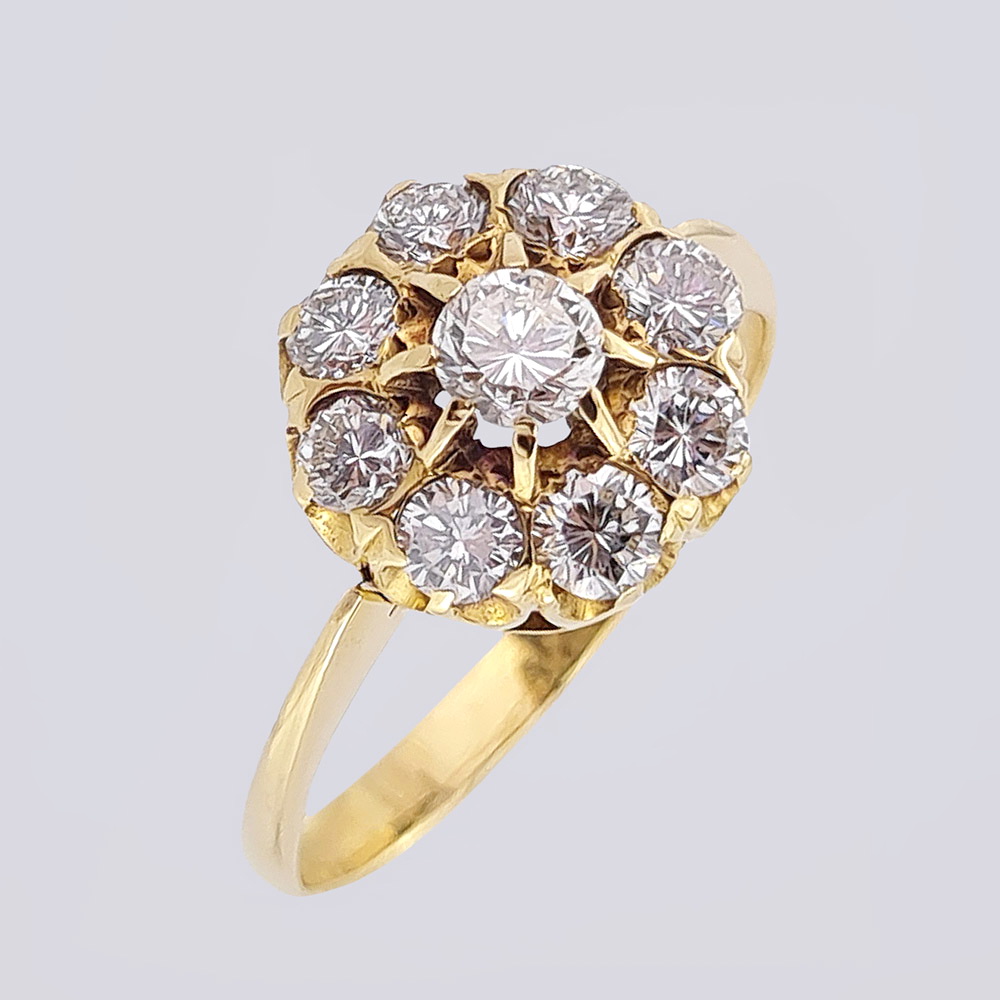 Кольцо-малина с бриллиантами из золота 750 пробы