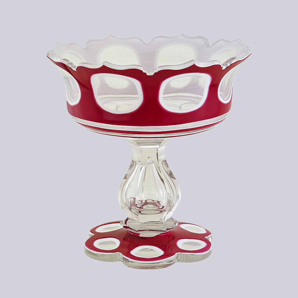 Ваза фруктовница розовая  на ножке трёхслойное стекло завод Бахметьева