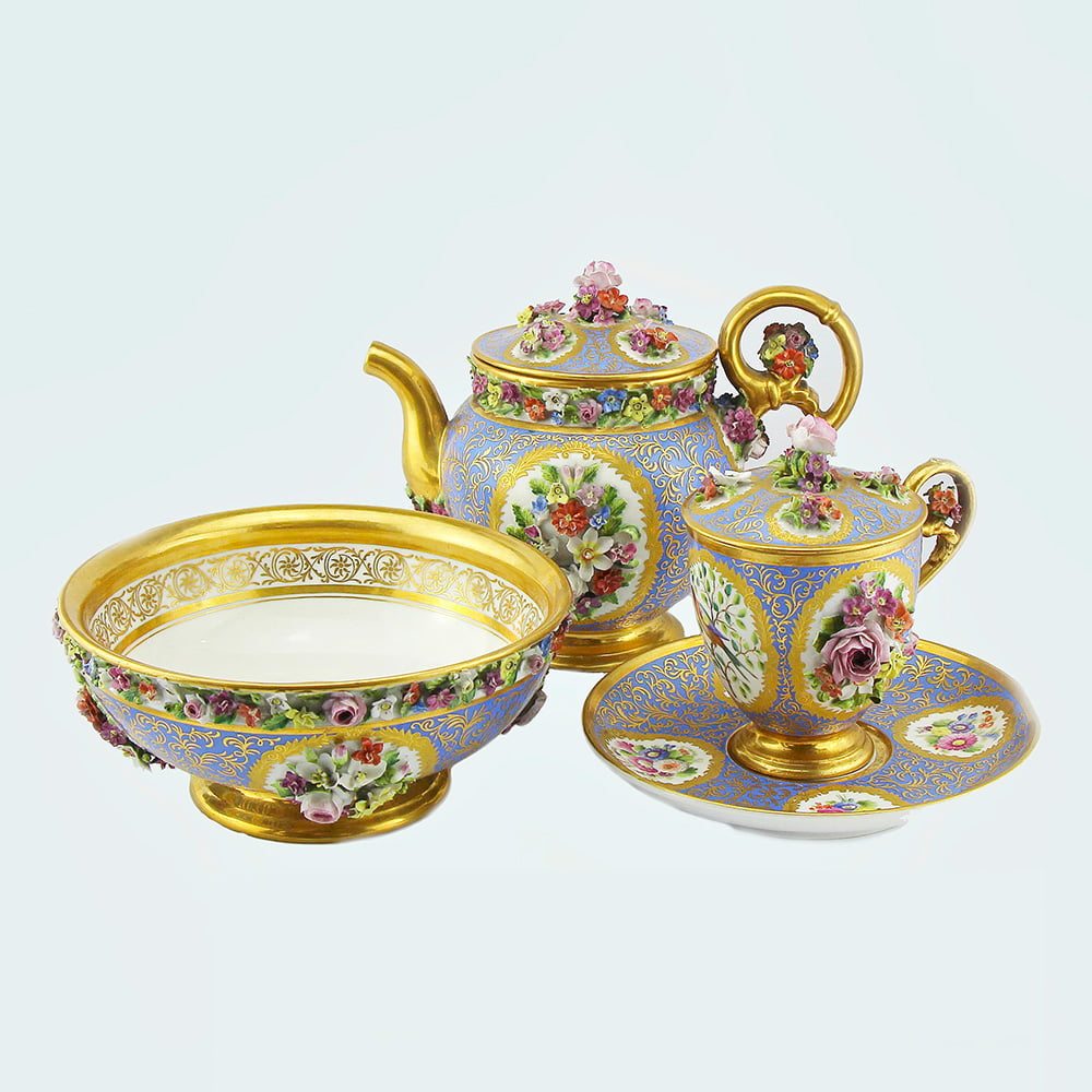 Чайно-кофейный сервиз из 3 предметов периода Николая Первого с лепными цветами (ИФЗ, Российская Империя) 