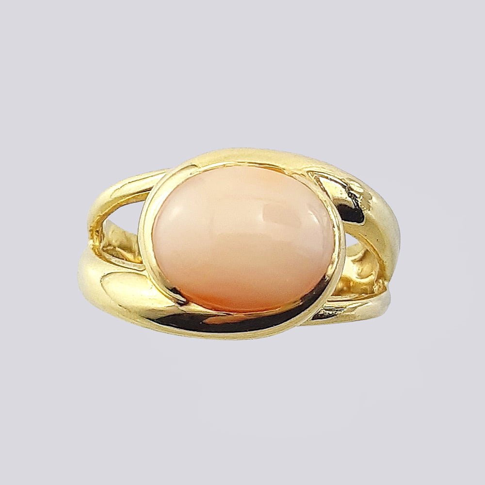 Кольцо из золота 585 пробы с нежно розовым натуральным кораллом