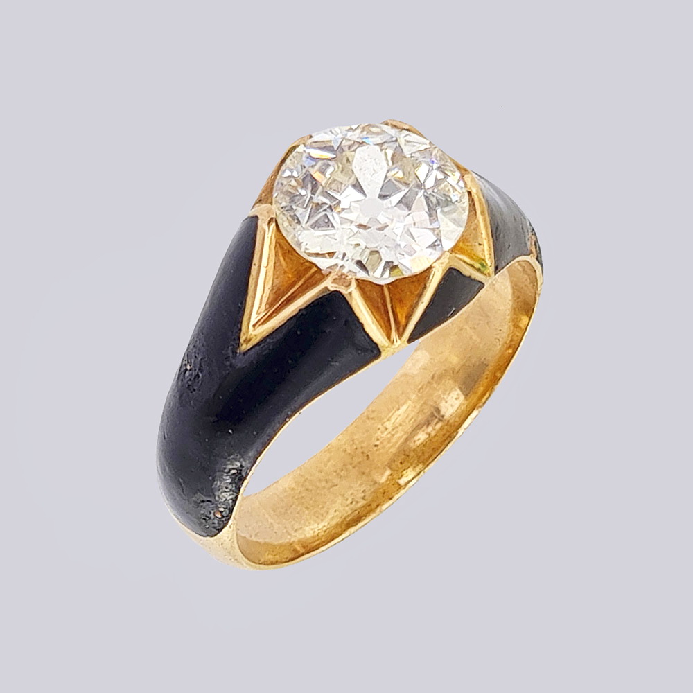 Кольцо с крупным бриллиантом с чёрной эмалью из золота 56 пробы