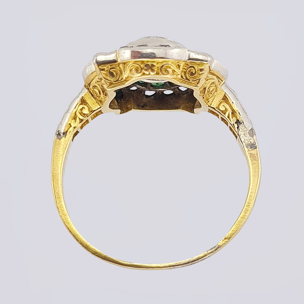 Золотое кольцо в стиле Арт-деко с бриллиантами и изумрудами