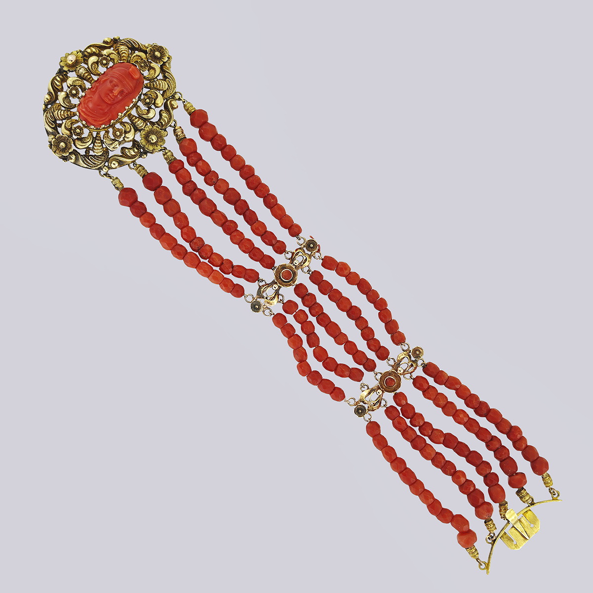 Браслет из натурального граненого коралла с камеей