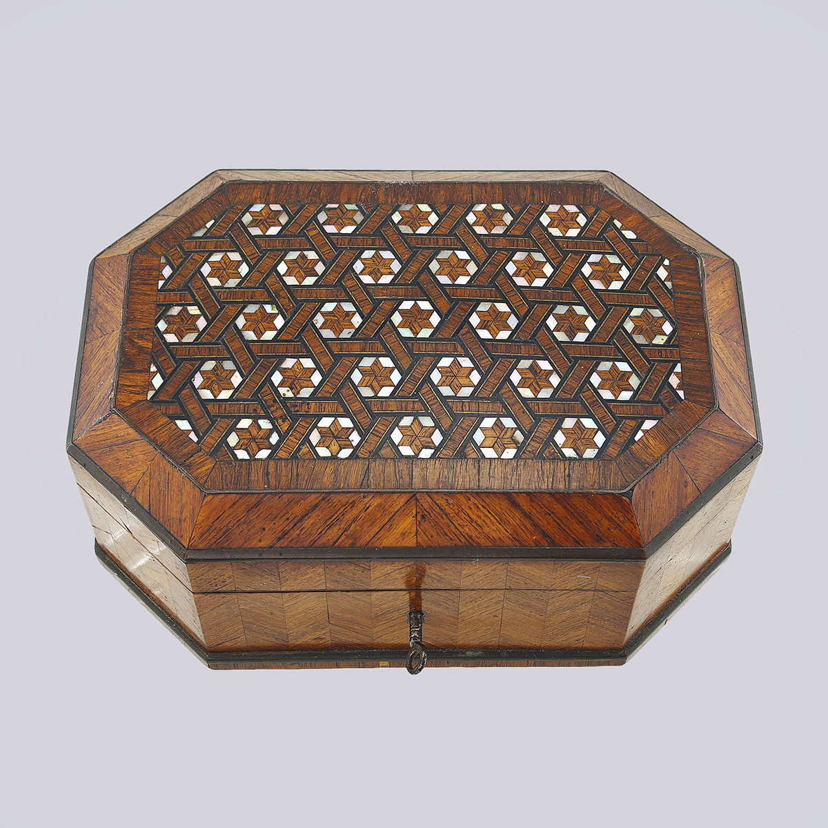 Шкатулка из розового дерева и перламутра с марокканским орнаментом 