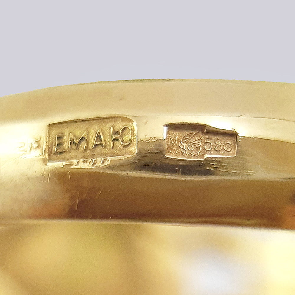Золотое кольцо СССР с резным кораллом (585 проба)