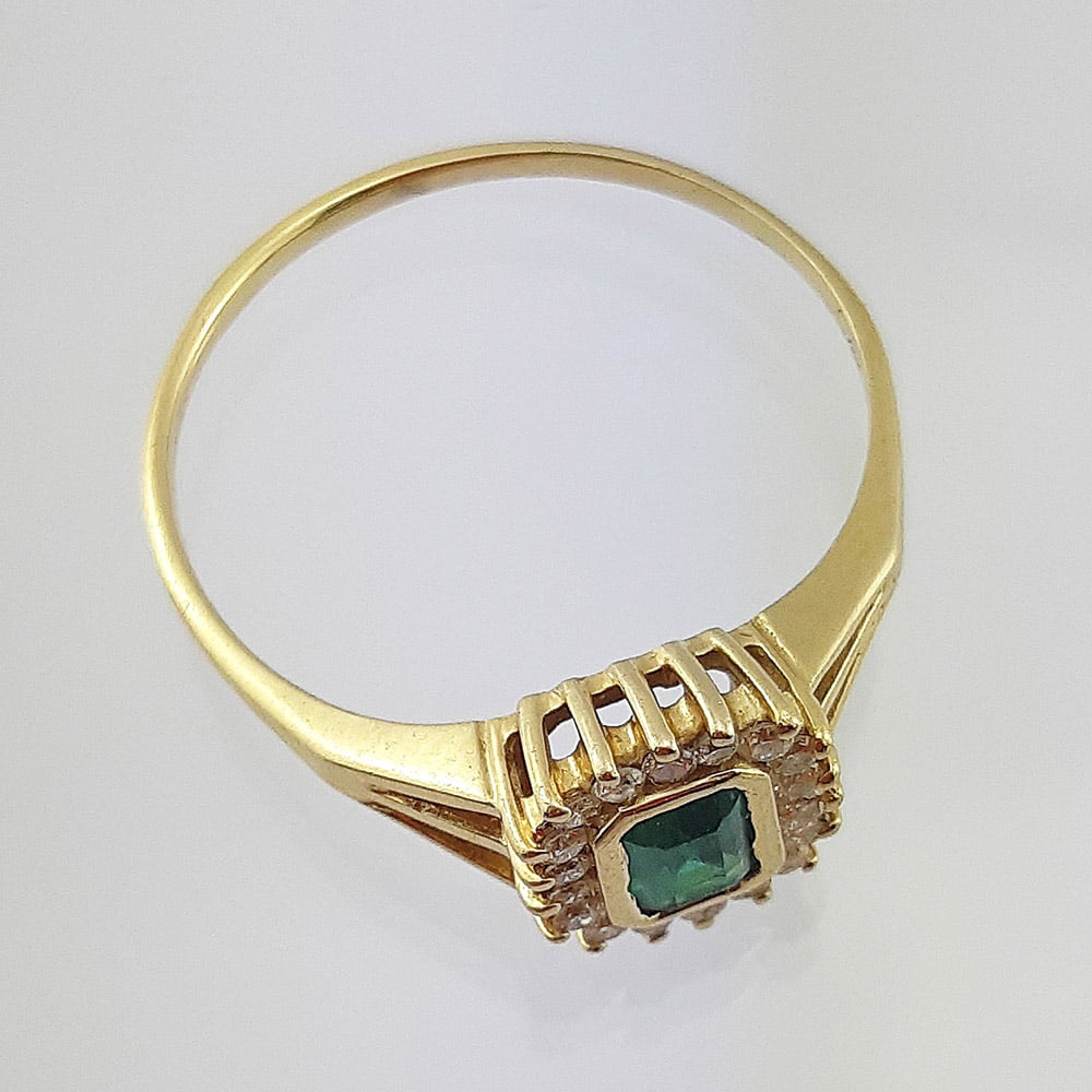 Авторское кольцо с природным изумрудом и бриллиантами из золота 750 пробы