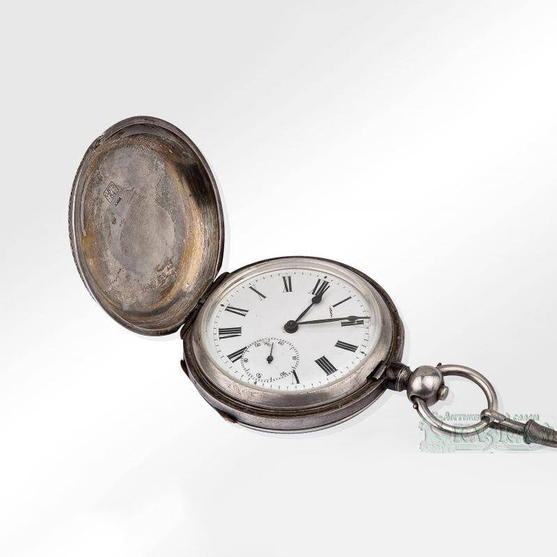 Трехкрышечные часы с цепочкой и ключом из серебра 84 пробы 19 века