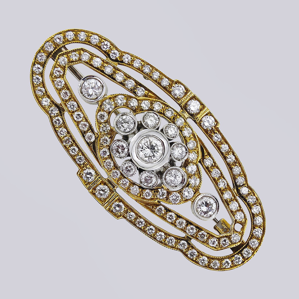 Брошь белого и желтого золота 750 пробы с бриллиантами 