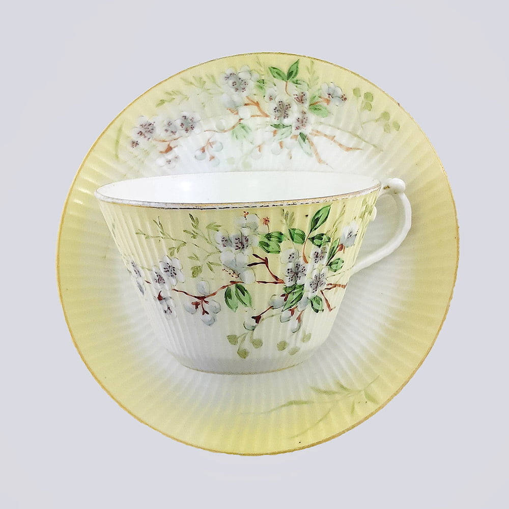Чайная пара с мелкими цветами 19 век (Завод Гарднера, Россия)