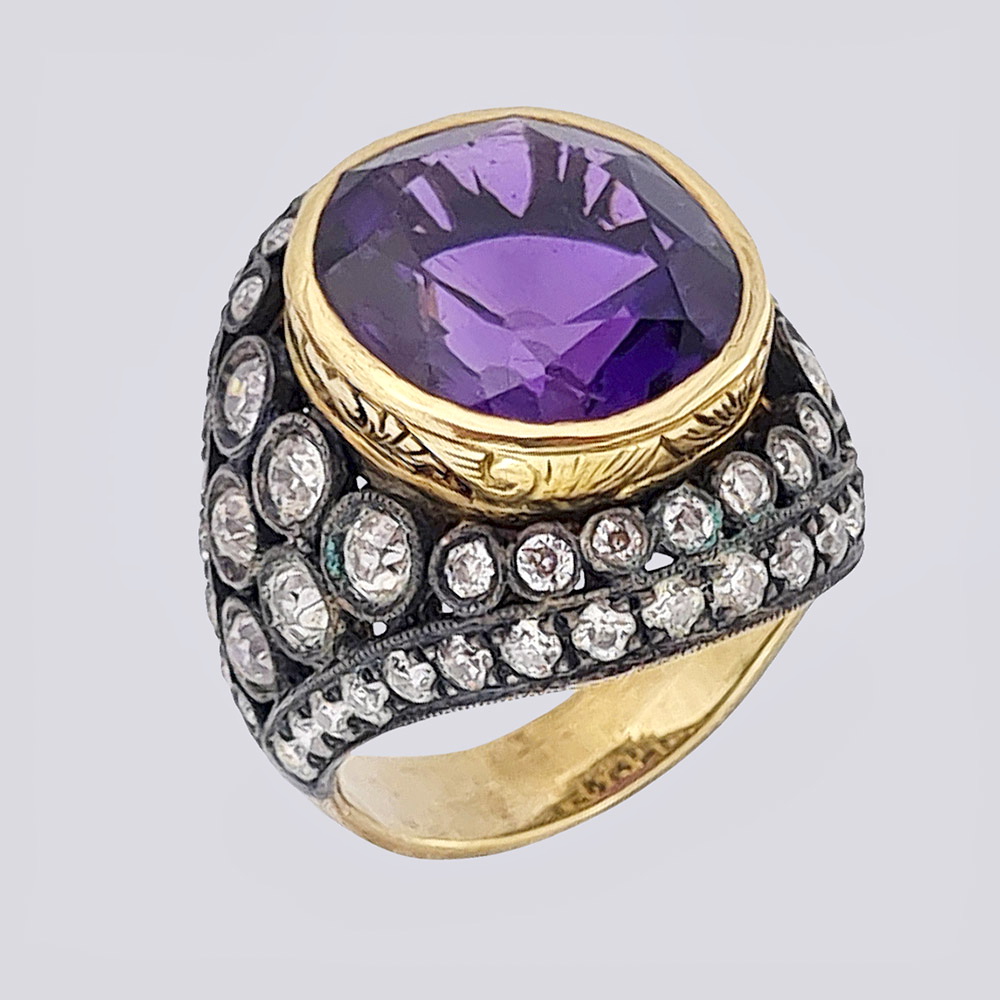 Золотое кольцо 56 пробы с крупным аметистом и бриллиантами