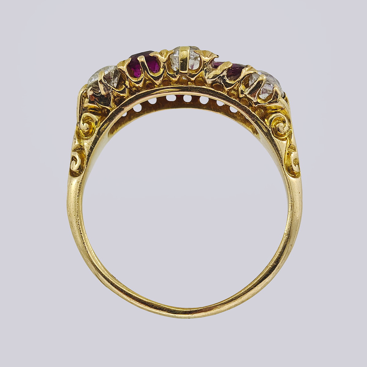 Кольцо из золота 585-й пробы с бриллиантами старой огранки и природными рубинами