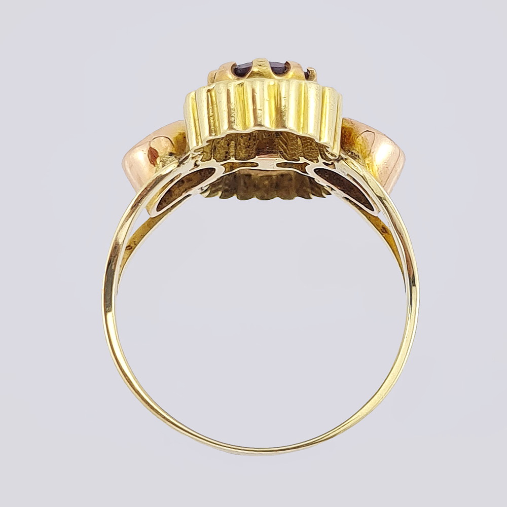 Золотое кольцо с гранатами, зелёными сапфирами и бриллиантами