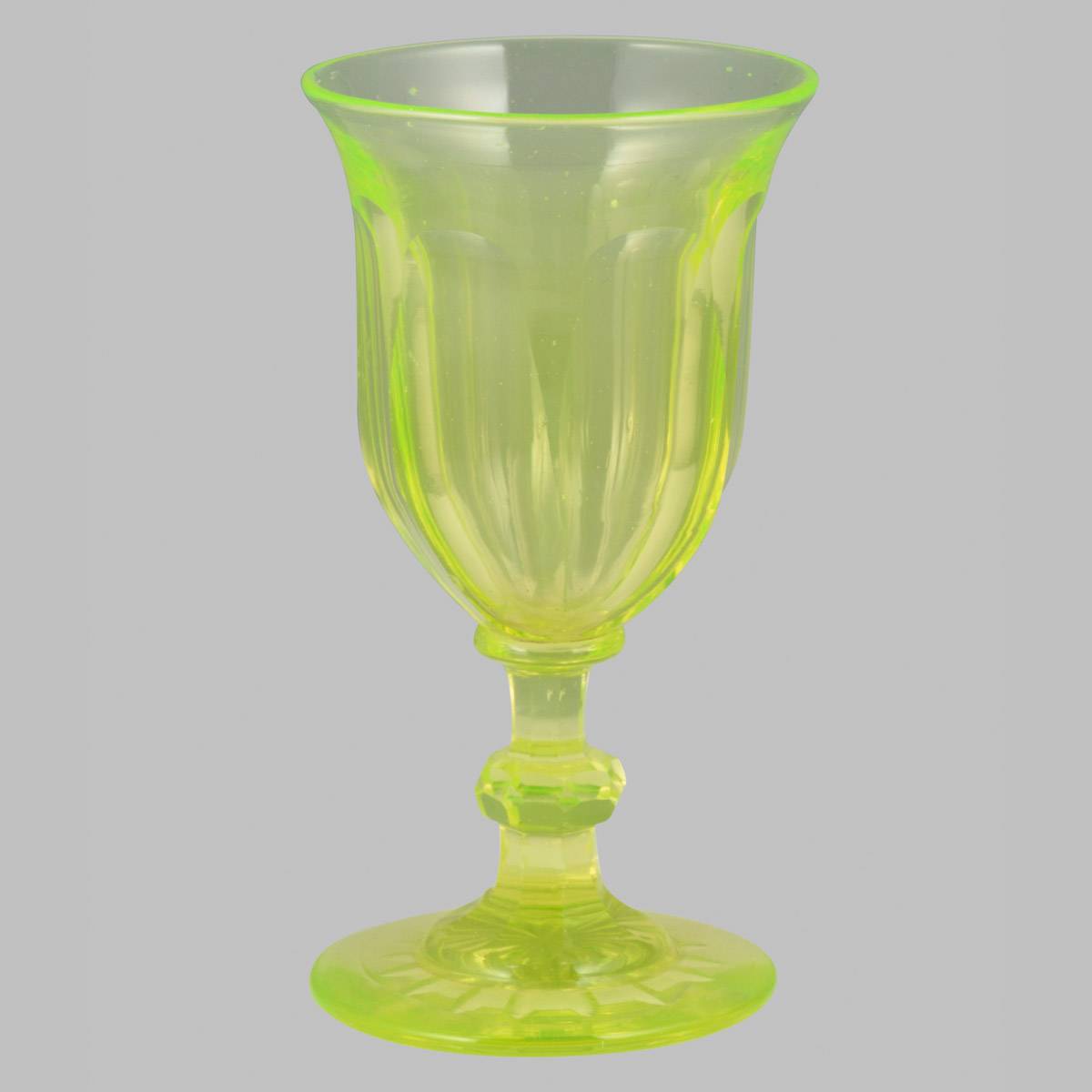 Набор из уранового стекла (10 рюмок, 4 стакана, 6 бокалов) 19 века