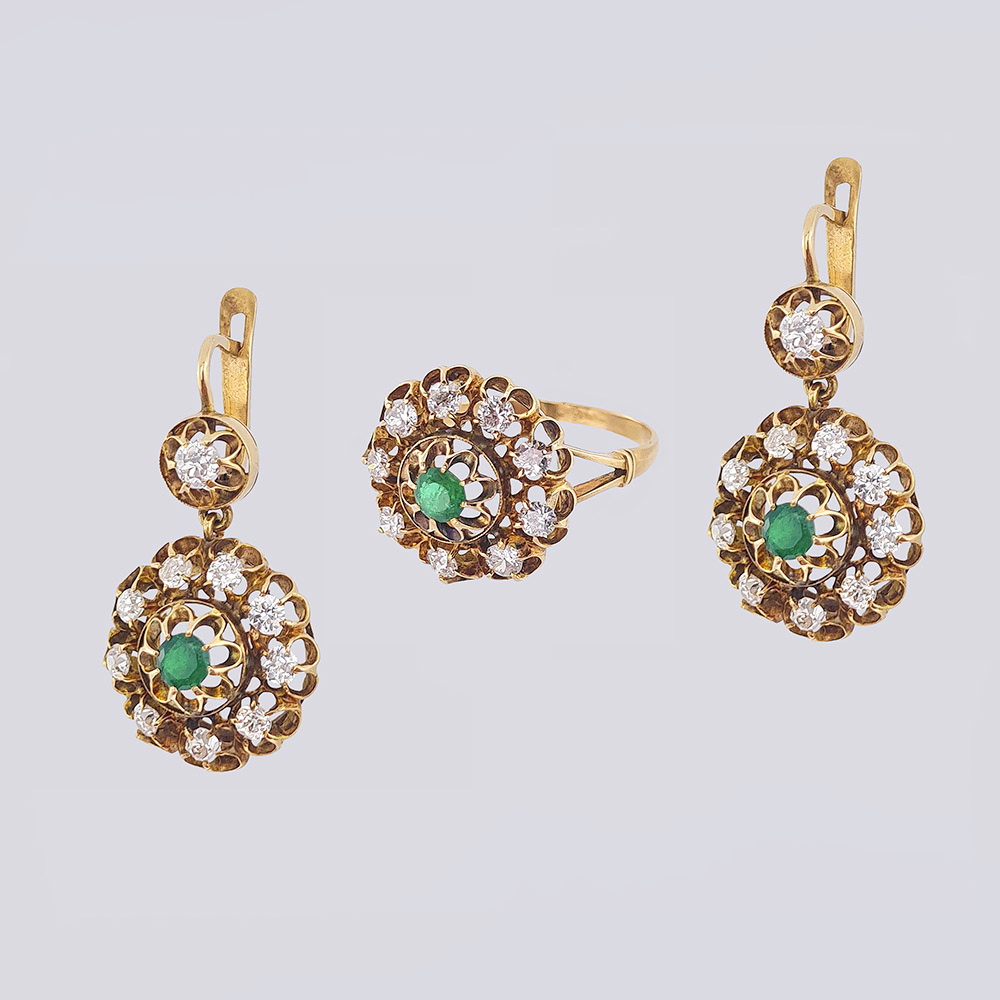 Комплект малины серьги и кольцо с изумрудами и бриллиантами из золота 56 пробы 19 века