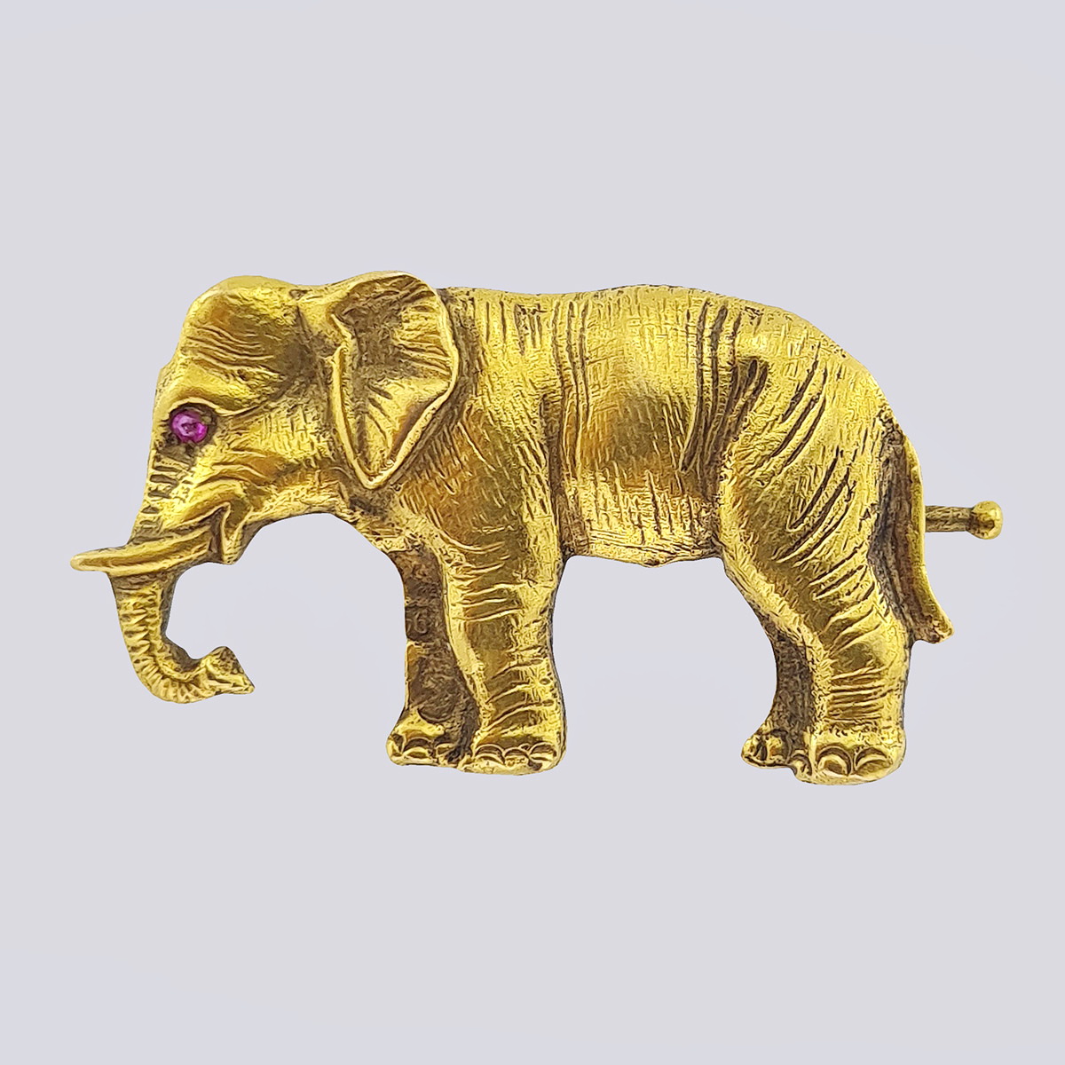 Брошь «Слон» из золота 56 пробы с рубиновым глазом 