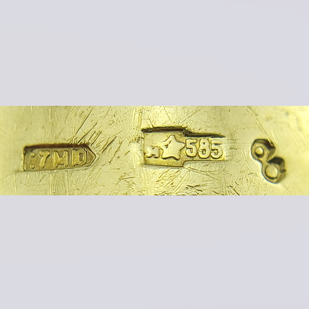 Золотое кольцо 585 пробы с бриллиантами современной огранки