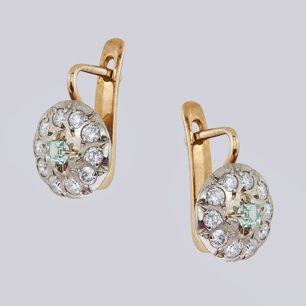 Серьги золотые 583 пробы в форме малины с натуральными изумрудами и якутскими бриллиантами