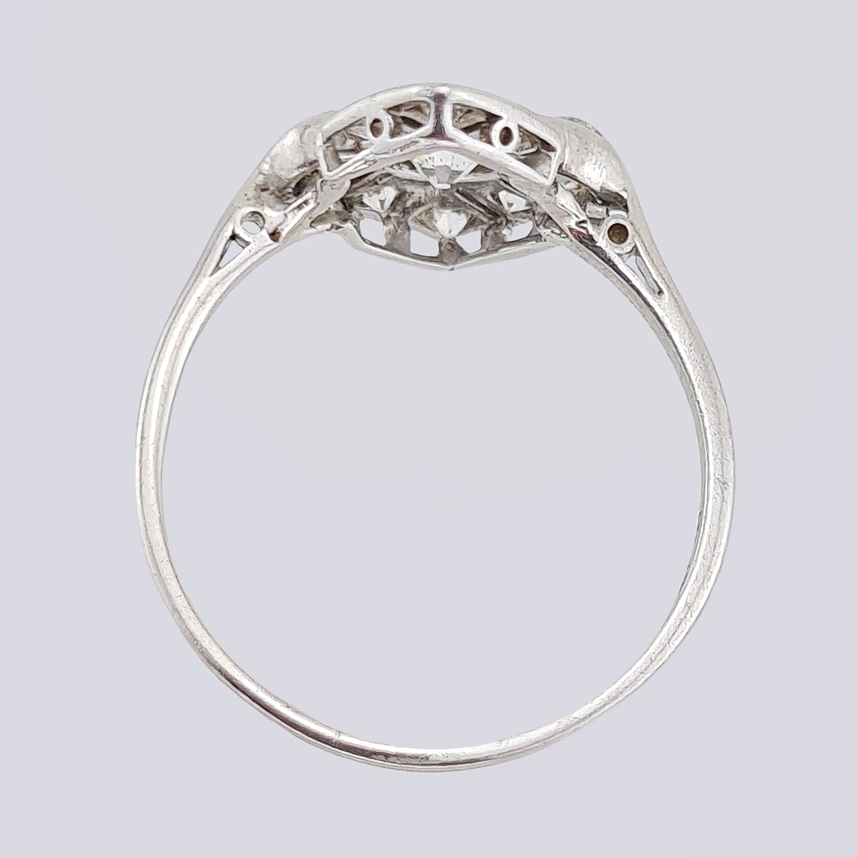 Антикварное кольцо из платины с бриллиантами старой огранки