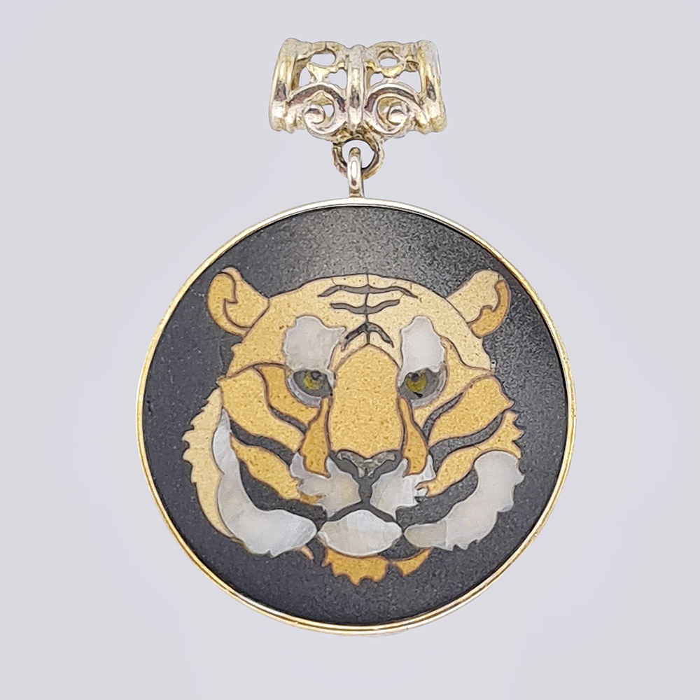 Авторская подвеска «Тигр» мозаика в технике Pietra Dura в серебре 875 пробы