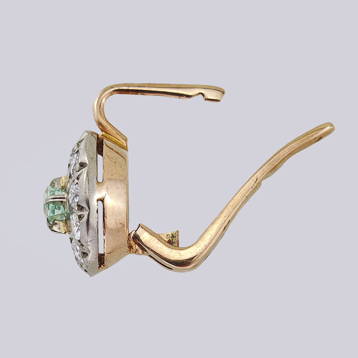 Серьги золотые 583 пробы в форме малины с натуральными изумрудами и якутскими бриллиантами