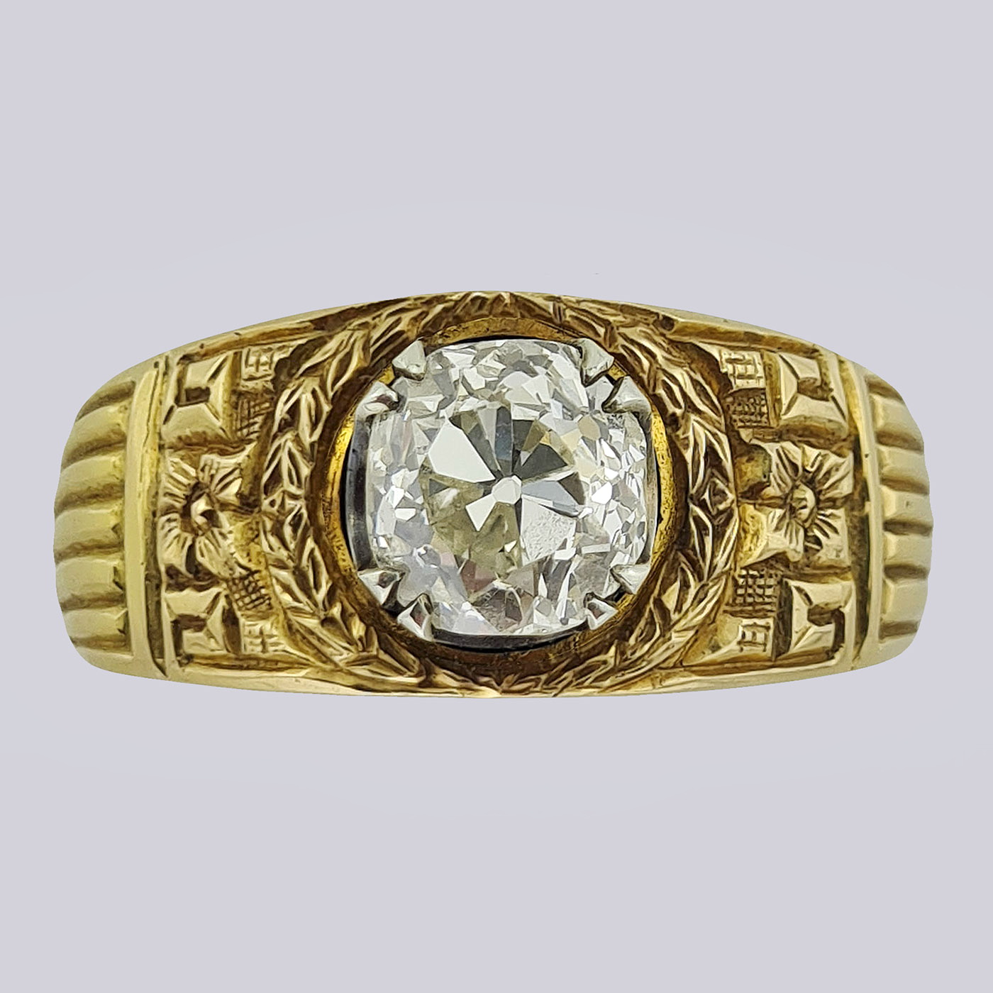 Кольцо золотое 72-й пробы с крупным бриллиантом мастер Лорие