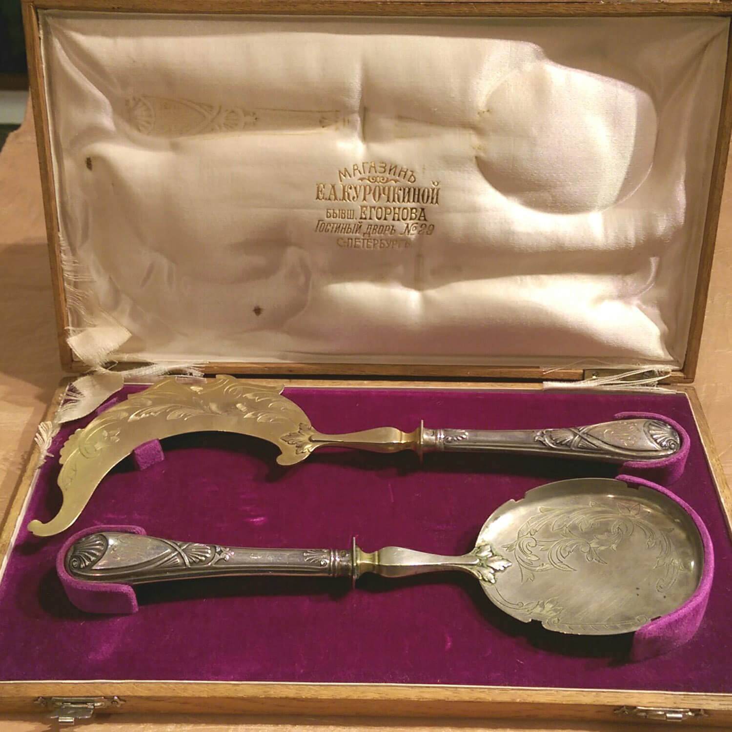 Набор для сервировки стола из серебра 84 пробы в родной коробке 19 века
