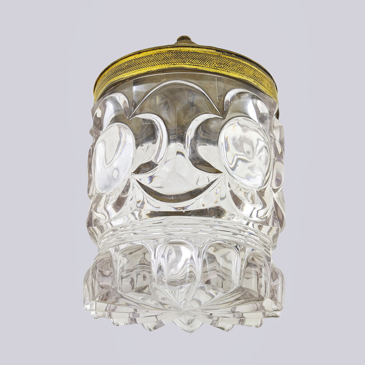 Баночка с крышкой часть туалетного набора 